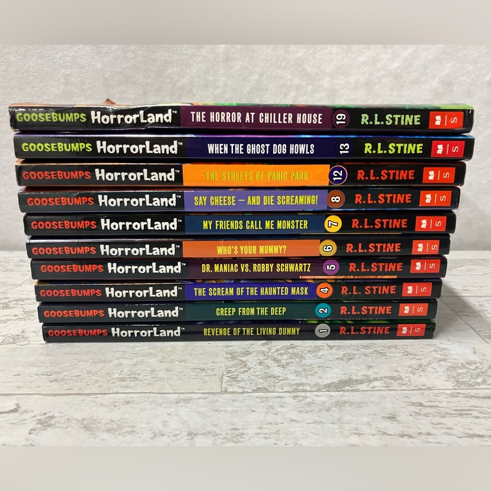 R.L. Stine Goosebumps HorrorLand Book Lot of 10. Fun And Frightening
